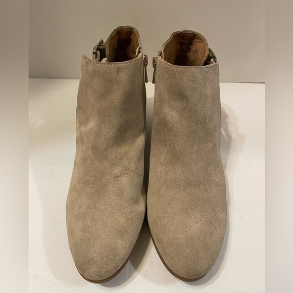 Clarks Artisan Tan Suede Ankle Boots Booties Size 9 1/2 M - Picture 2 of 11